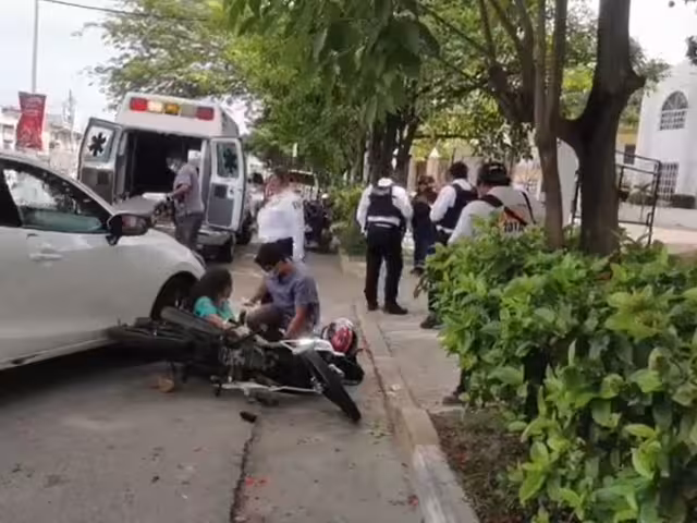 Dos lesionados en la avenida Central