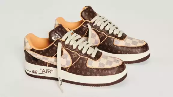 Los tenis valen más del millón de pesos Los tenis valen más del millón de pesos