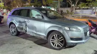 Motociclistas terminan con fracturas al ser atropellados por un conductor en Ciudad del Carmen
