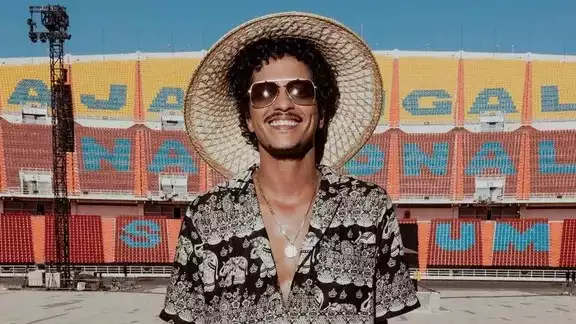 Bruno Mars sorprende a sus fans mexicanos tocando 'El Sonidito' en su concierto en CDMX Bruno Mars sorprende a sus fans mexicanos tocando 'El Sonidito' en su concierto en CDMX