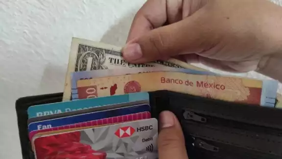 Analistas advierten la posibilidad de que Donald Trump imponga impuestos a las remesas Analistas advierten la posibilidad de que Donald Trump imponga impuestos a las remesas