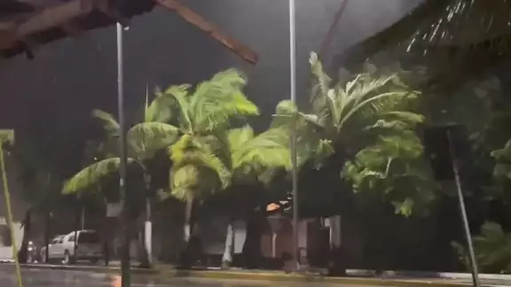 Huracán Beryl toca tierra en Tulum, Quintana Roo, la madrugada de este viernes 5 de julio Huracán Beryl toca tierra en Tulum, Quintana Roo, la madrugada de este viernes 5 de julio