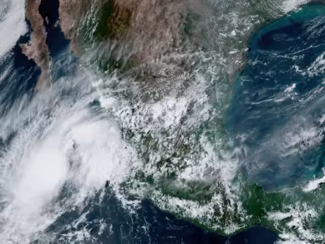 Aumenta 70% posibilidades de formación de ciclón en la Península de Yucatán