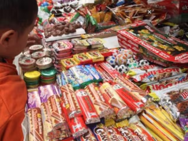 En las cooperativas de las escuelas de todo el país ya no se podrá vender comida chatarra. 