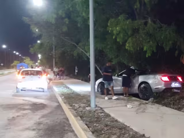 Paramédicos atendieron a los conductores quienes no presentaba lesiones que pusieran en riesgo su integridad