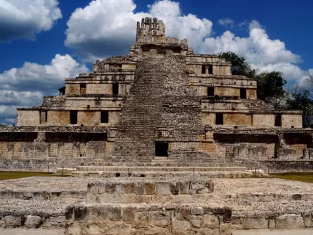 INAH publicó la lista de precios 2025 para las zonas arqueológicas de Campeche.

