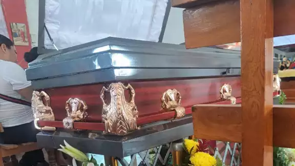La causa de la muerte fue una fuerte infección, la cual aparentemente no fue tratada de forma debida La causa de la muerte fue una fuerte infección, la cual aparentemente no fue tratada de forma debida