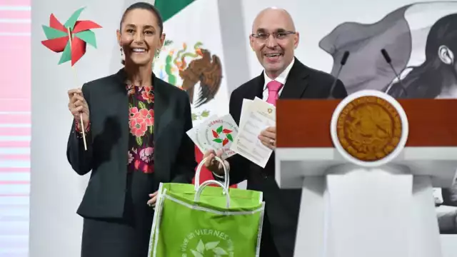 Claudia Sheinbaum, presidenta de México y Octavio de la Torre de Stéffano, presidente de la Concanaco-Servytur