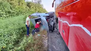 Accidente en Felipe Carrillo Puerto deja daños superiores a los 300 mil pesos y dos lesionados