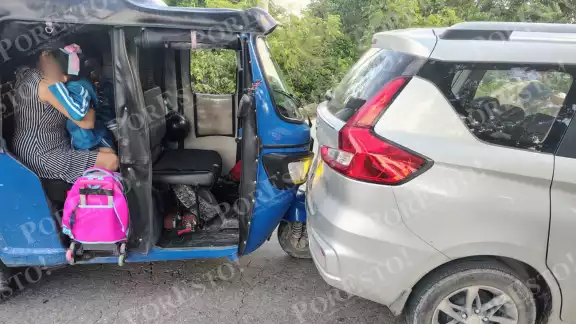 el conductor de la motocicleta  circulaba accesos de velocidad impactó por la parte trasera a la unidad de mototaxi