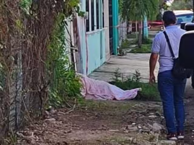 Encuentran hombre muerto con su cabeza atrapada entre barrotes en Chetumal