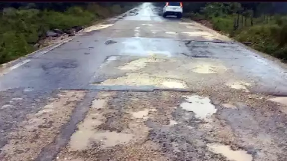 Varios tramos de la carretera “Nueva Esperanza II” a “Felipe Carrillo Puerto” están dañados. 