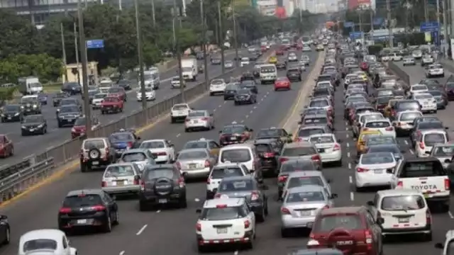 El programa Hoy No Circula es una medida ambiental que restringe la circulación vehicular en días específicos 