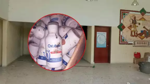 En el inmueble hay más de 50 cajas de medicinas caducadas que se pudren en el edificio En el inmueble hay más de 50 cajas de medicinas caducadas que se pudren en el edificio