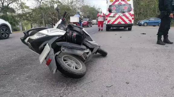 Autoridades colocaron arena sobre el material graso para evitar más accidentes Autoridades colocaron arena sobre el material graso para evitar más accidentes