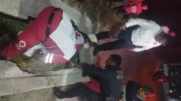 Fue trasladada al IMSS con lesiones leves.
