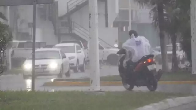 Fuertes lluvias persisten en Campeche