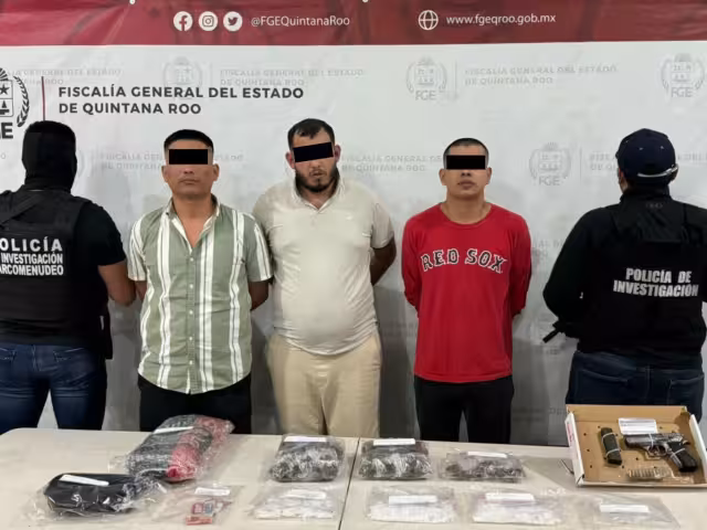 En fraccionamiento Villas Otoch Paraíso capturan a líder criminal y otros dos individuos más.