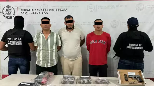 En fraccionamiento Villas Otoch Paraíso capturan a líder criminal y otros dos individuos más.