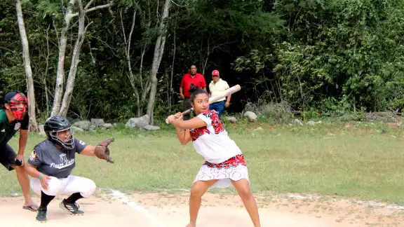 Siete años han pasado desde que comenzaron a jugar softbol, impulsado por una Caravana de Salud.