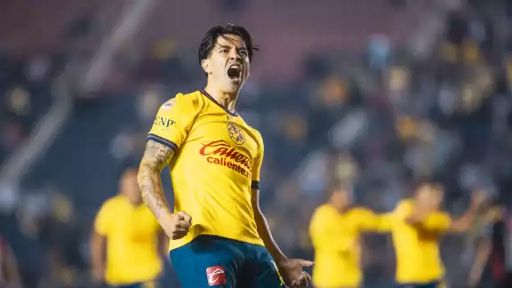 Víctor debuta con las águilas con el pie derecho