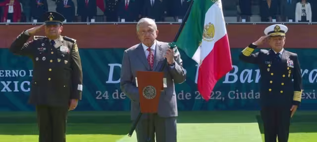 Andrés Manuel López Obrador, presidente de la República (centro)