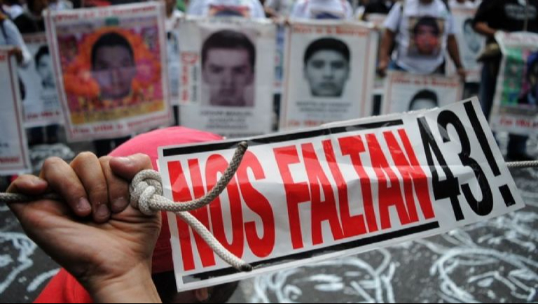 Los padres de los alumnos desaparecidos de Ayotzinapa, siguen buscado la verdad Los padres de los alumnos desaparecidos de Ayotzinapa, siguen buscado la verdad
