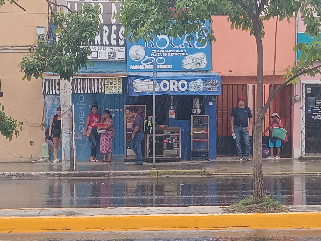 Campechanos se sorprendieron con la lluvia matutina Campechanos se sorprendieron con la lluvia matutina