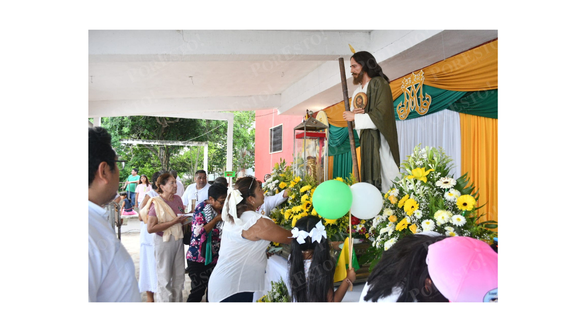Feligreses reciben las Reliquias de San judas Tadeo Feligreses reciben las Reliquias de San judas Tadeo