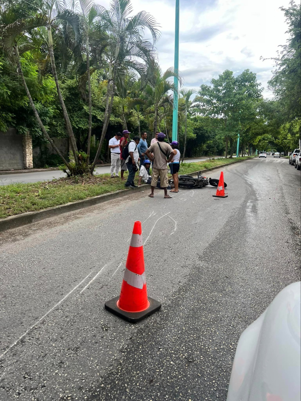 Debido al accidente se cerró la circulación para la evaluación del motociclista Debido al accidente se cerró la circulación para la evaluación del motociclista
