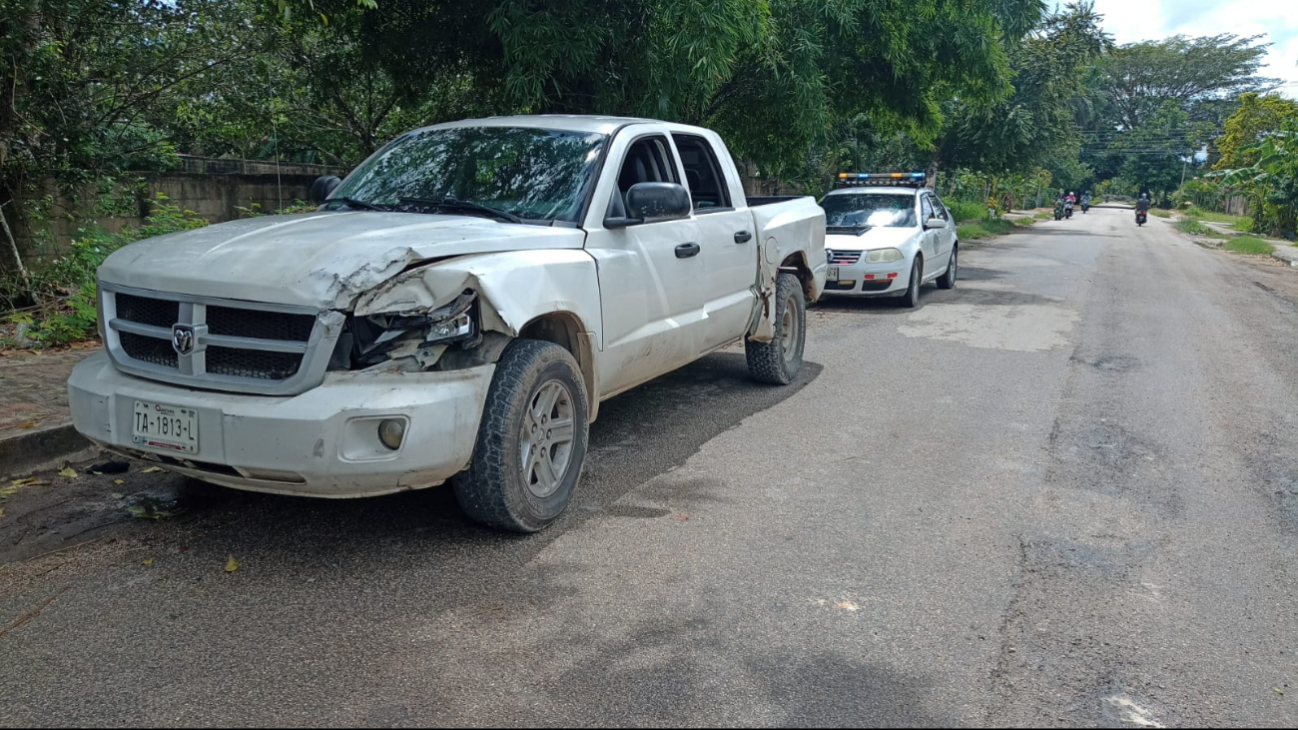 Taxista provoca colisión con cuatro vehículos en Felipe Carrillo Puerto Taxista provoca colisión con cuatro vehículos en Felipe Carrillo Puerto