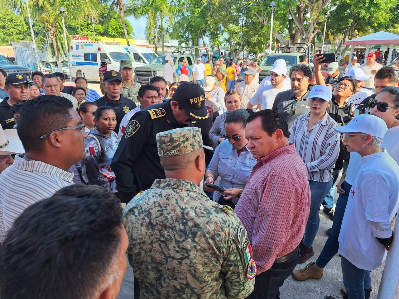 Inician labores de limpieza en Celestún tras el paso del Huracán Milton