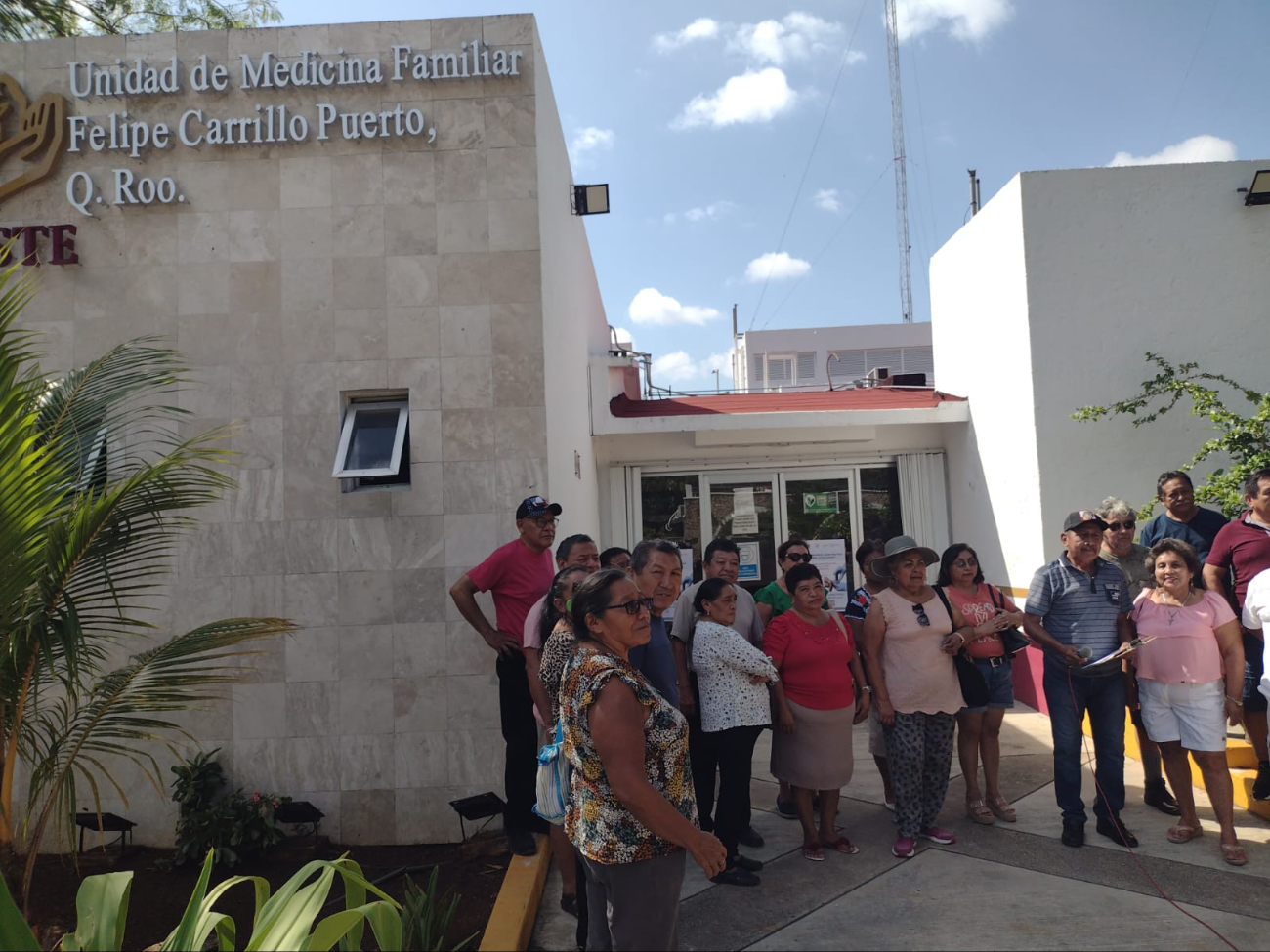Maestros jubilados exigen mejor atención del ISSSTE en Felipe Carrillo Puerto