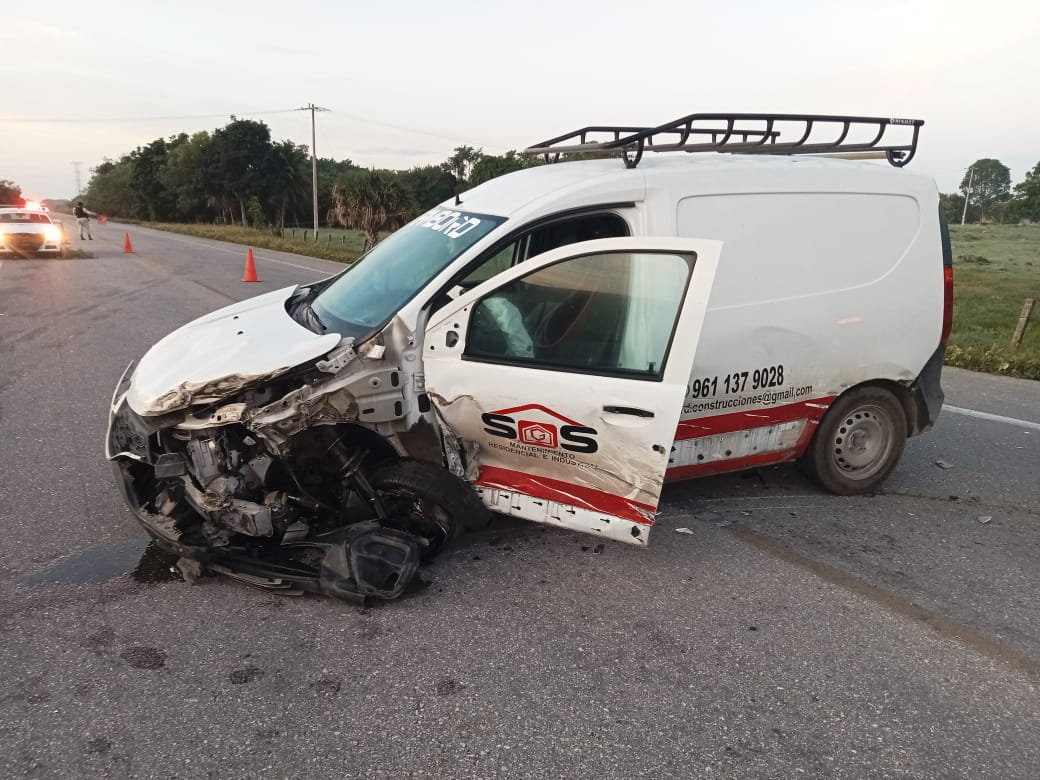 El tráiler colisionó contra la parte lateral de un vehículo El tráiler colisionó contra la parte lateral de un vehículo