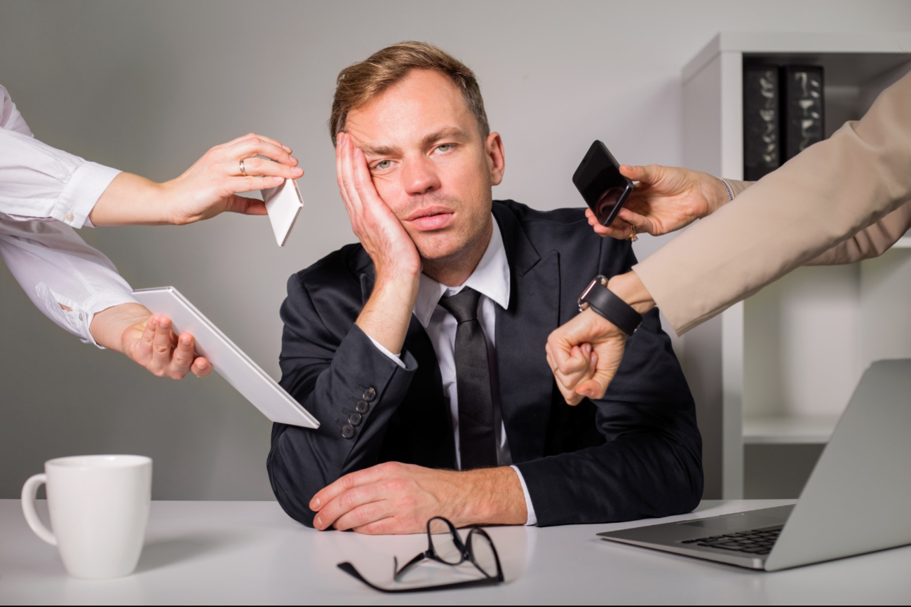 Establecer límites claros entre el trabajo y la vida personal es crucial Establecer límites claros entre el trabajo y la vida personal es crucial