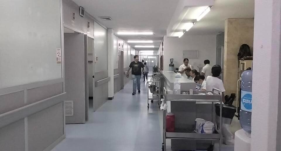 La electricidad volvió a las instalaciones alrededor de las 6 de la tarde. La electricidad volvió a las instalaciones alrededor de las 6 de la tarde.