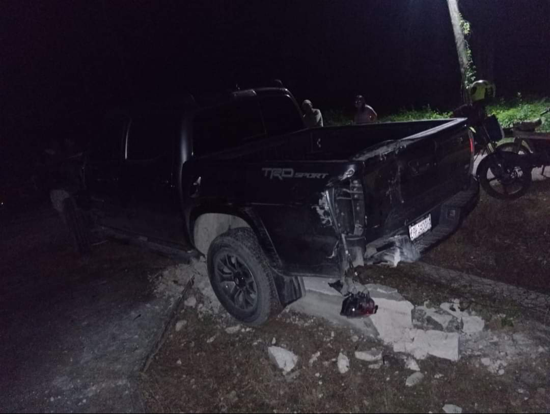 La Tacoma derribó una mufa en la entrada del centro de salud del ejido Kilómetro 74 La Tacoma derribó una mufa en la entrada del centro de salud del ejido Kilómetro 74
