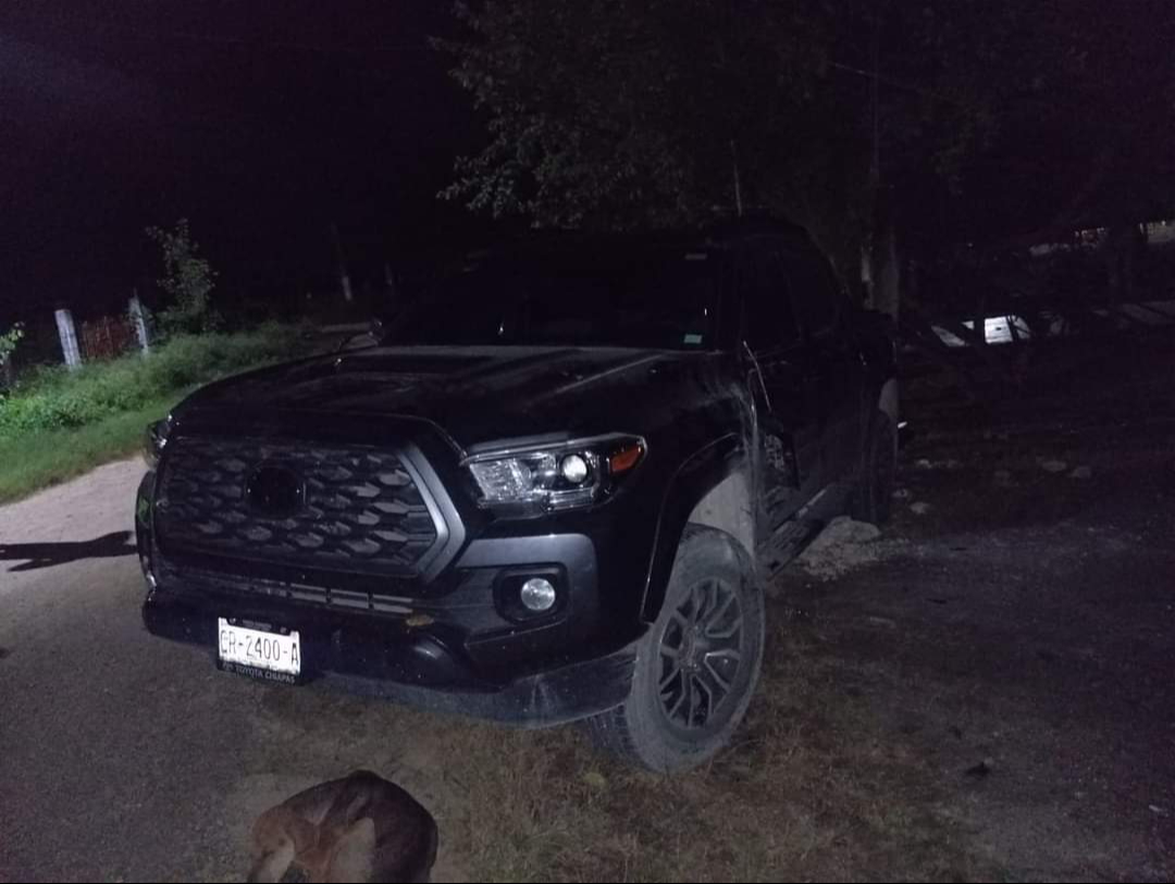 Los vecinos sospecharon al ver la Tacoma estacionada por dos horas Los vecinos sospecharon al ver la Tacoma estacionada por dos horas