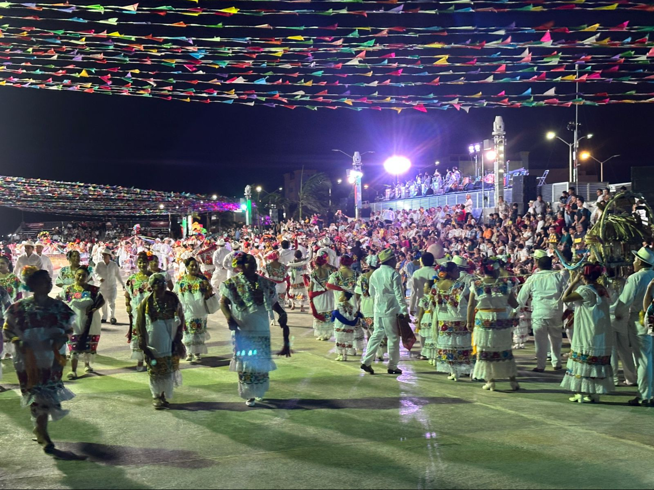 Alrededor de 3 mil personas asistieron para disfrutar de las presentaciones y la música tradicional Alrededor de 3 mil personas asistieron para disfrutar de las presentaciones y la música tradicional