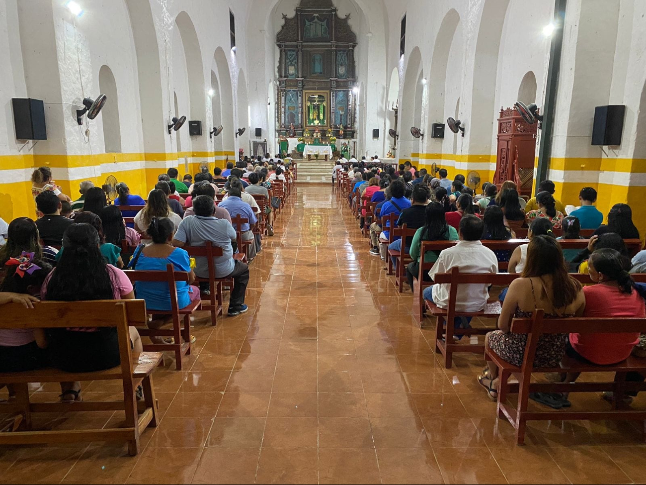 La comunidad se organiza para limpiar y preparar la capilla para recibir a los peregrinos La comunidad se organiza para limpiar y preparar la capilla para recibir a los peregrinos