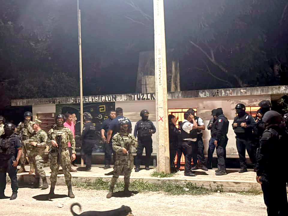 La noche del 12 de septiembre los vecinos dejaron los ataúdes de las víctimas afuera de la delegación, como protesta La noche del 12 de septiembre los vecinos dejaron los ataúdes de las víctimas afuera de la delegación, como protesta