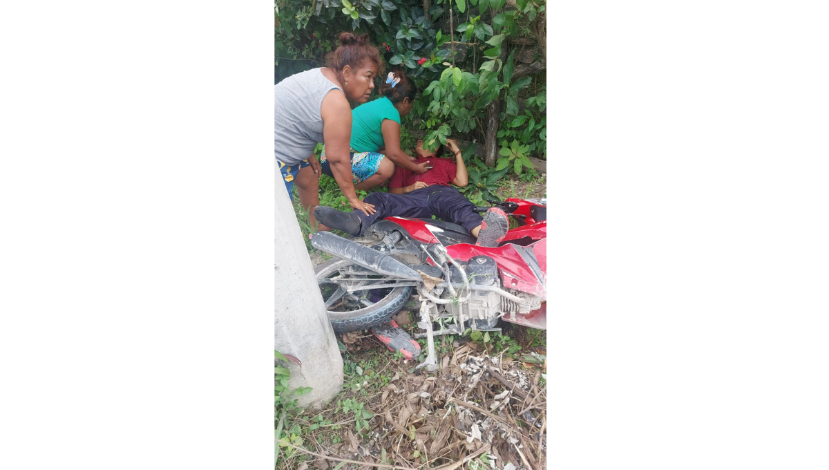 Moisés iba acompañado de su hermana menor y perdió el control de la motocicleta al conducir a exceso de velocidad. Moisés iba acompañado de su hermana menor y perdió el control de la motocicleta al conducir a exceso de velocidad.