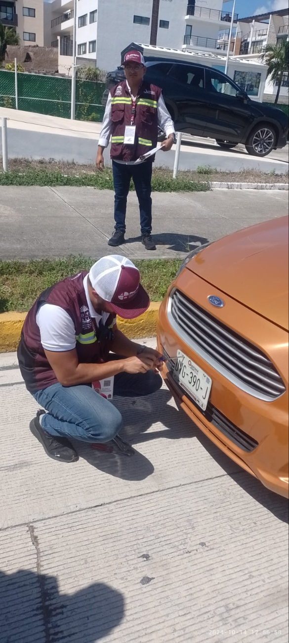 Al momento de la identificación de conductores de plataformas, se retiran las placas Al momento de la identificación de conductores de plataformas, se retiran las placas