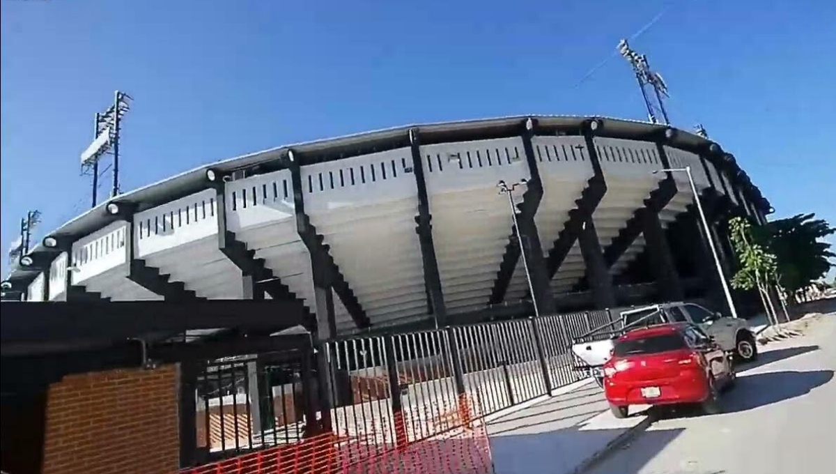 El concierto ya había sido cancelado anteriormente en julio debido al huracán Beryl, generando descontento entre los fans El concierto ya había sido cancelado anteriormente en julio debido al huracán Beryl, generando descontento entre los fans