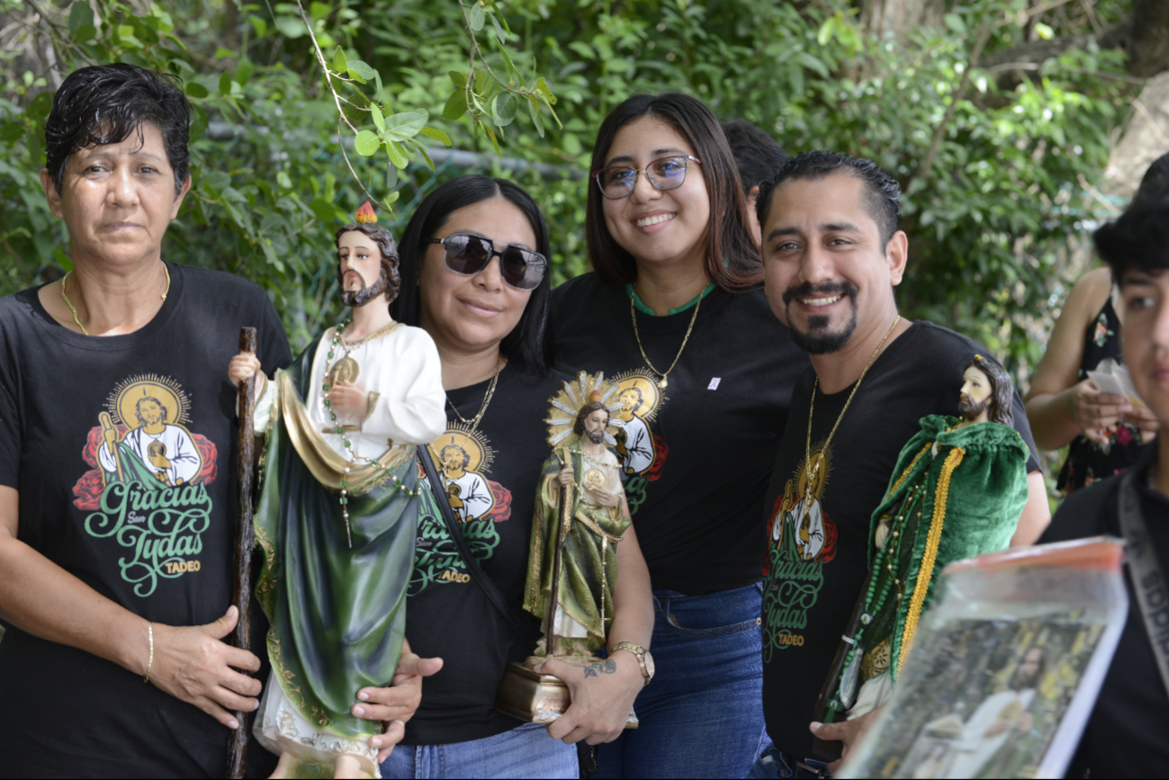 Feligreses dijeron que esta visita les devolvió la esperanza, luego de pasar malas racha Feligreses dijeron que esta visita les devolvió la esperanza, luego de pasar malas racha
