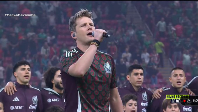  Alexander Acha brilla por su impecablemente interpretación del Himno  en el México vs. EUA 