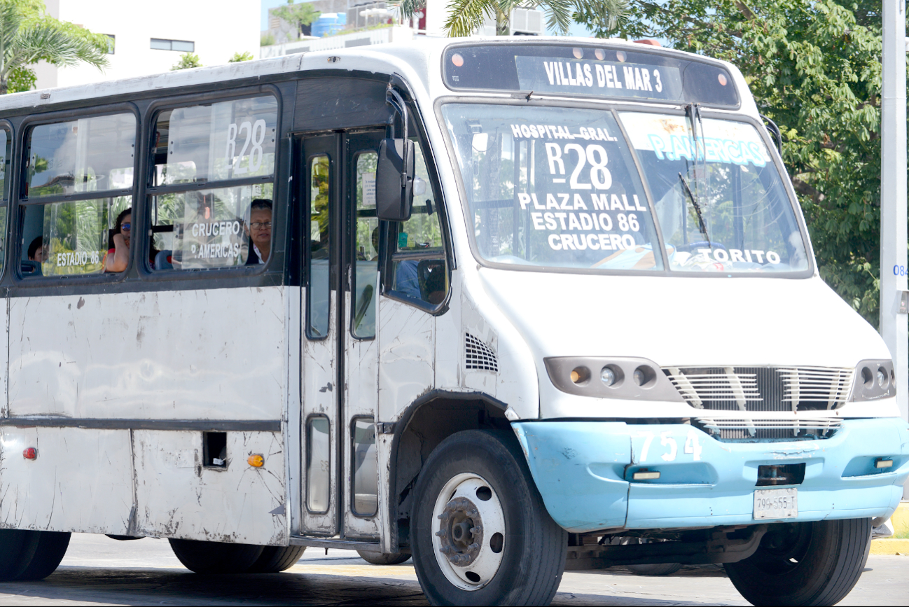 La población requiere más rutas que abarquen otras zonas, así como horarios y vehículos óptimos La población requiere más rutas que abarquen otras zonas, así como horarios y vehículos óptimos