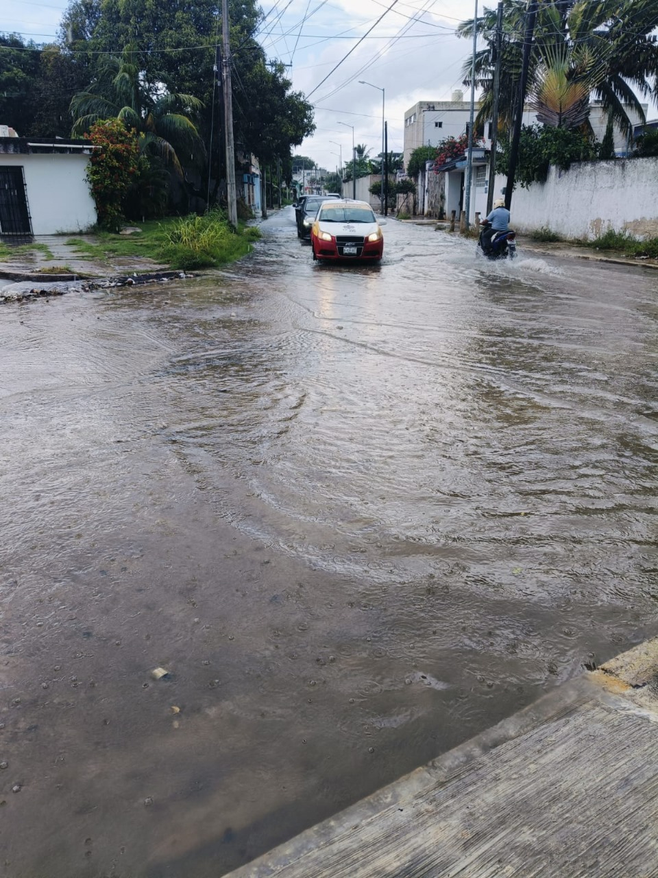 La zona de baja presión ingresará a la Península de Yucatán el 18 de octubre, trayendo lluvias intensas a municipios cercanos a Quintana Roo La zona de baja presión ingresará a la Península de Yucatán el 18 de octubre, trayendo lluvias intensas a municipios cercanos a Quintana Roo