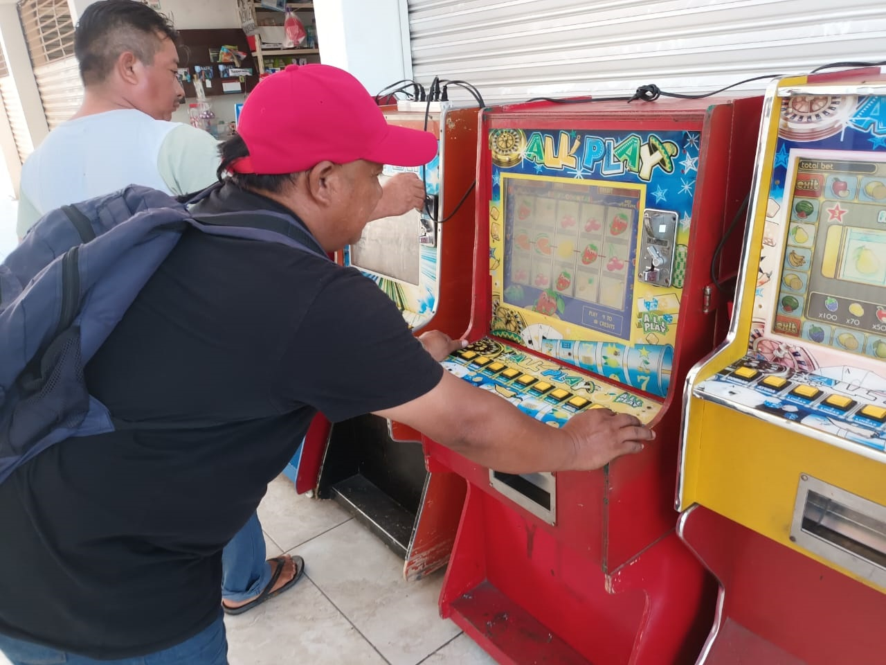 Los juegos de azar instalados en varios puestos del Centro se han convertido en un mal hábito