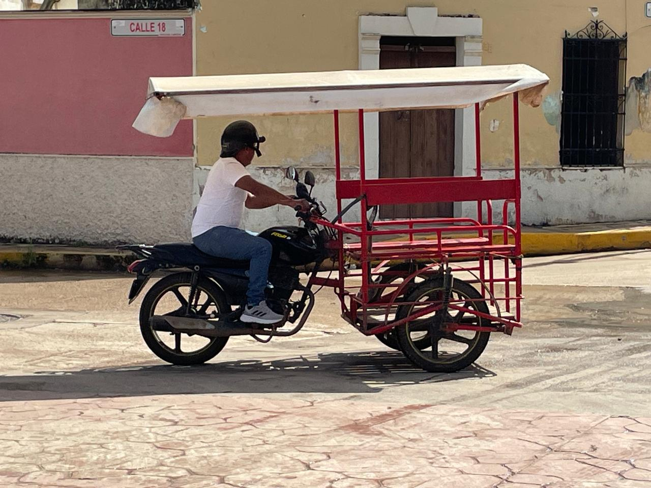 Los residentes deben viajar a Hopelchén para visitar las tumbas de sus seres queridos durante el Día de Muertos, lo que genera gastos adicionales Los residentes deben viajar a Hopelchén para visitar las tumbas de sus seres queridos durante el Día de Muertos, lo que genera gastos adicionales